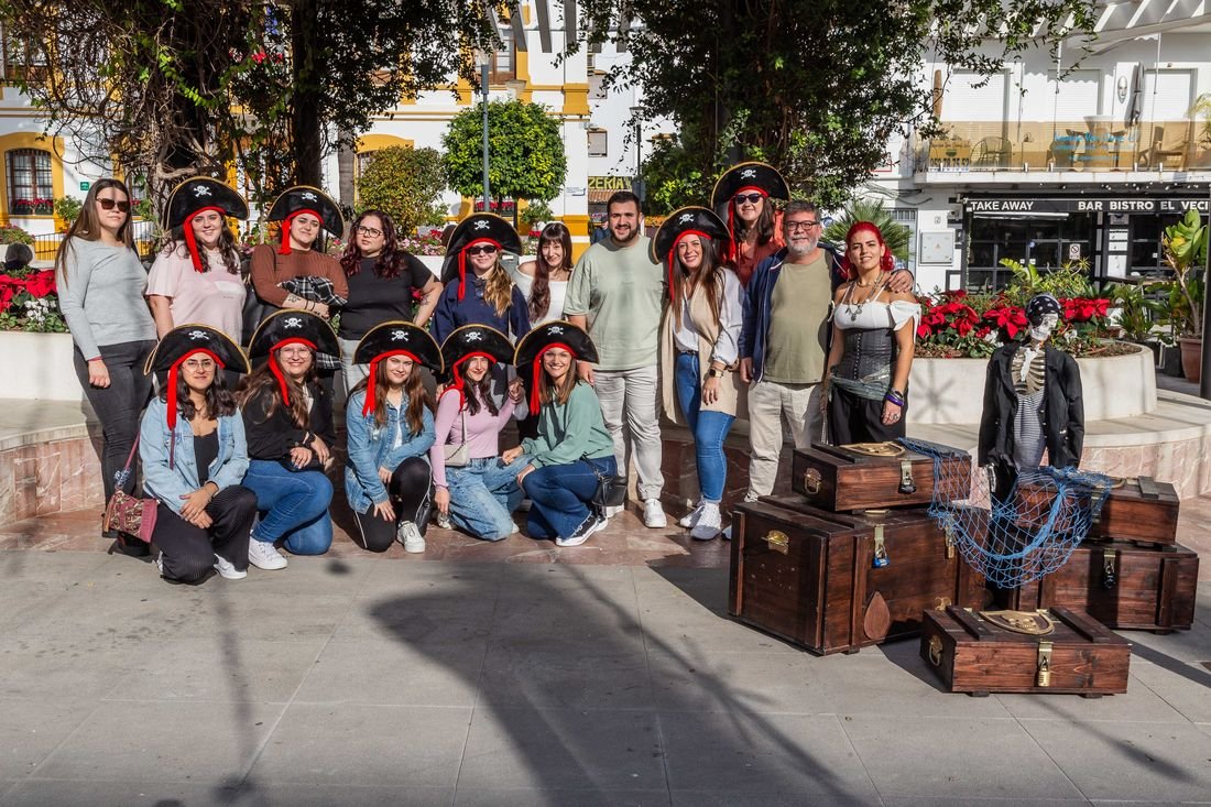 Team building en Marbella · escape room — grupo piratas baules