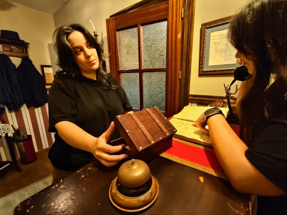 Team building en Marbella · escape room — recepcion cofre